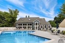 1100 Salem St Unit 103, Lynnfield, MA 01940 - community pool with a patio area