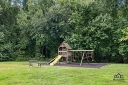 1100 Salem St Unit 103, Lynnfield, MA 01940 - communal playground with a yard