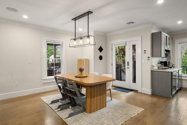 654 E 7th Unit 3, Boston, MA 02127 - dining space featuring plenty of natural light, recessed lighting, crown molding, baseboards, and wood finished floors