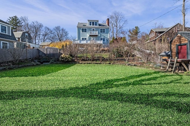 view of yard featuring fence