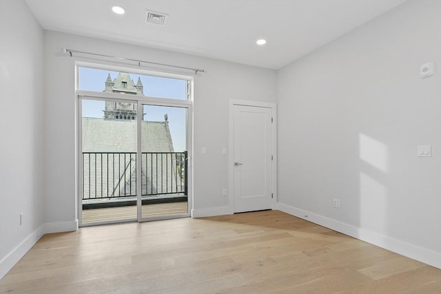 spare room with light wood-type flooring, visible vents, baseboards, and recessed lighting