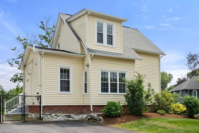 4 Hadwen Rd, Worcester, MA 01602 - view of front of home featuring a gate