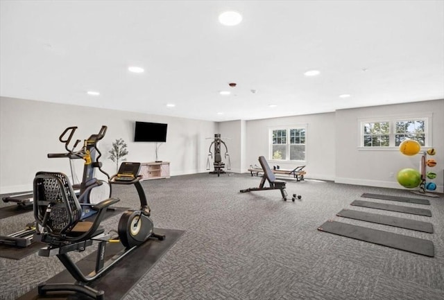 workout area with carpet flooring