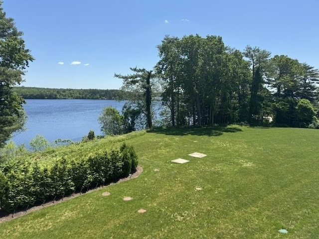 view of yard featuring a water view