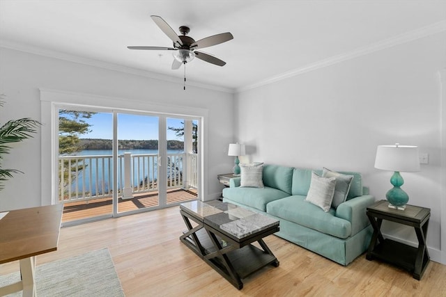 living room featuring hardwood / wood-style flooring, ceiling fan, a water view, and crown molding