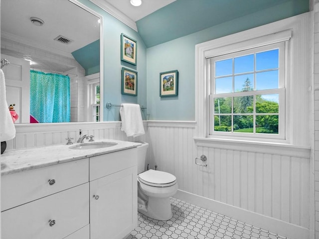 full bathroom with toilet, wainscoting, vanity, and a shower with shower curtain