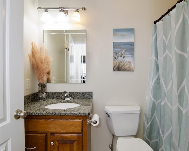 full bathroom with curtained shower, toilet, and vanity