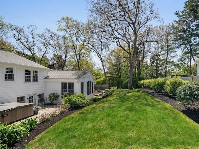 view of yard featuring a hot tub