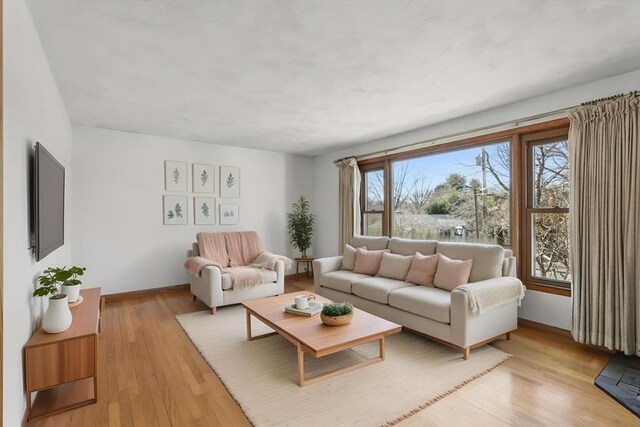 living room featuring light wood-style flooring and baseboards