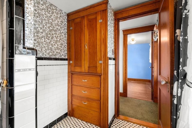 bathroom featuring tile walls