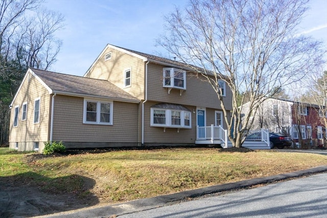 front of property with a front lawn