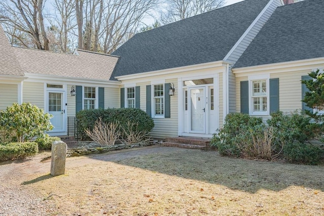 view of front facade featuring a shingled roof