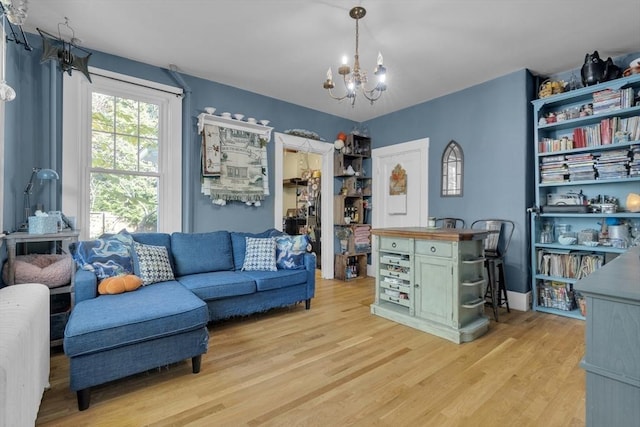 living area featuring light wood-style flooring and a chandelier