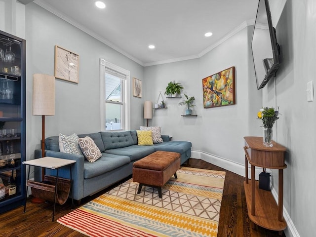 living area with baseboards, ornamental molding, wood-type flooring, and recessed lighting