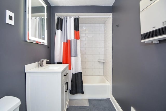 bathroom featuring shower / bath combo, baseboards, vanity, and toilet