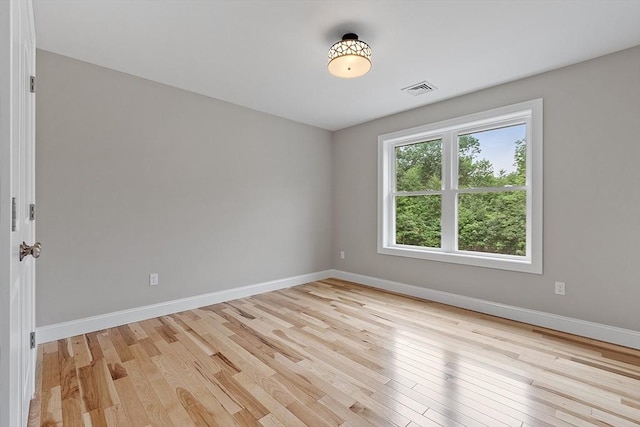 168 Justice Hill Rd Oakmont, Unit Oakmont, Sterling, MA 01564 - unfurnished room with light wood-style flooring and baseboards