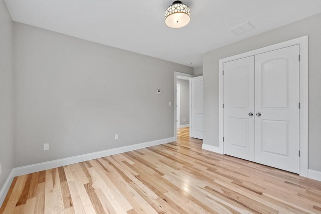 168 Justice Hill Rd Oakmont, Unit Oakmont, Sterling, MA 01564 - unfurnished bedroom featuring light wood-style flooring, baseboards, and a closet