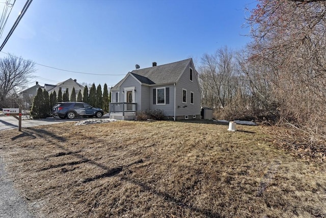 view of front of home featuring a front lawn