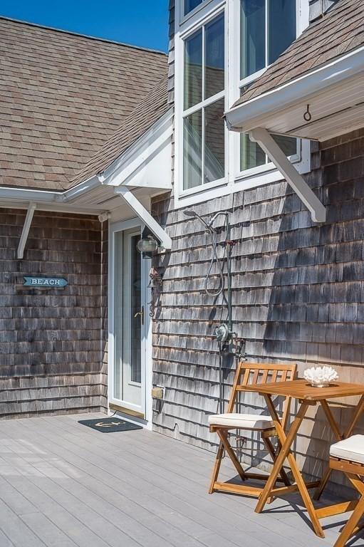exterior space featuring a shingled roof