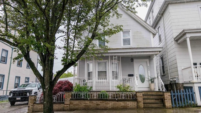 540 Rivet St, New Bedford, MA 02740 - view of front facade with a porch and a fenced front yard