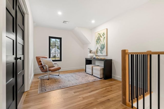 living area with light wood finished floors, visible vents, recessed lighting, and baseboards