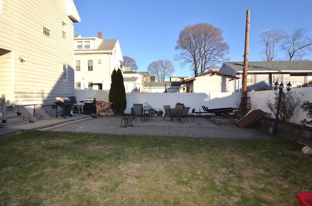 view of yard featuring a patio