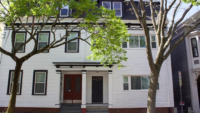view of front of house