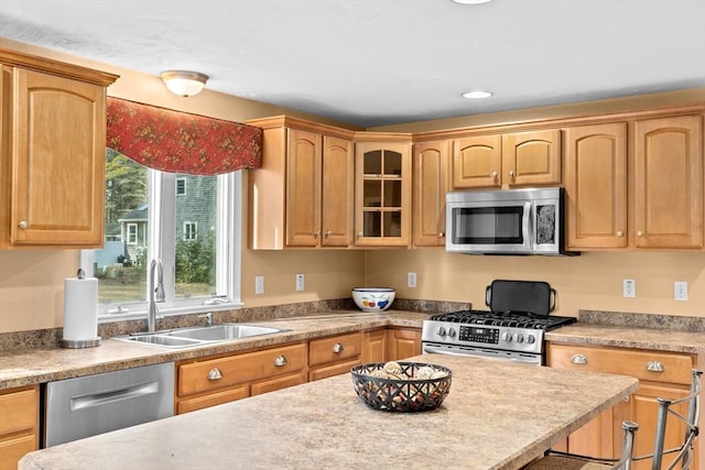 kitchen featuring sink, stainless steel appliances, and a breakfast bar area