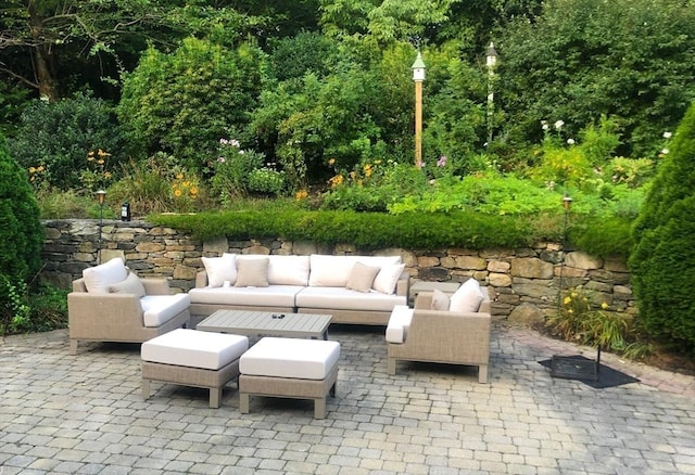 view of patio / terrace featuring an outdoor hangout area