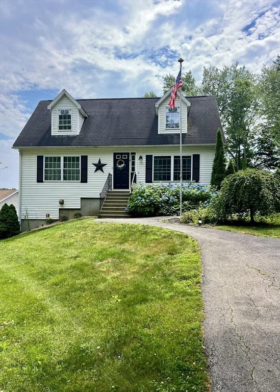 cape cod-style house featuring a front lawn