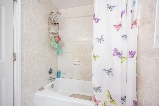 bathroom featuring shower / bath combo
