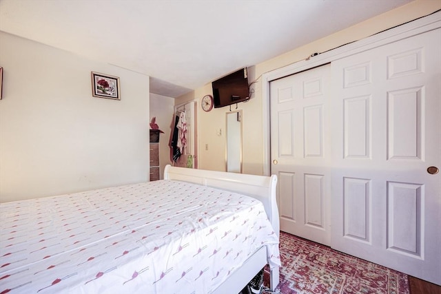 bedroom with a closet