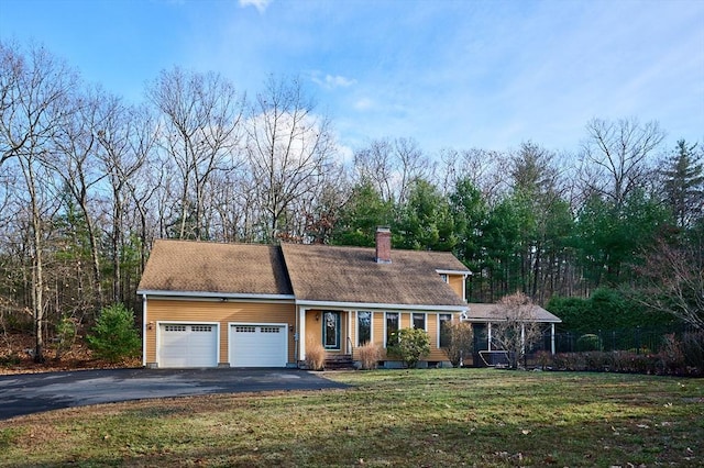 view of front of home featuring a front yard and a garage