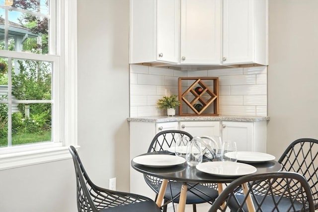132 Nelson St, West Springfield, MA 01089 - dining room featuring a bar