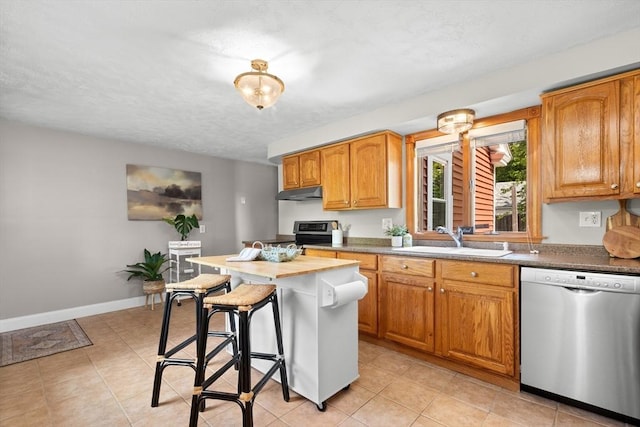 3 Scotland Heights Rd, Haverhill, MA 01832 - kitchen with stainless steel appliances, a sink, under cabinet range hood, a kitchen bar, and baseboards