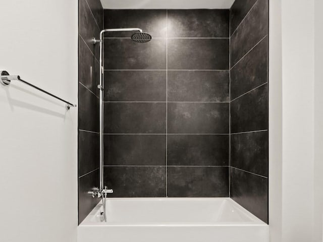 full bath with bathtub / shower combination