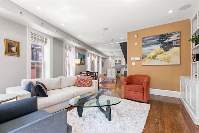 living area with dark wood-style floors, recessed lighting, and baseboards