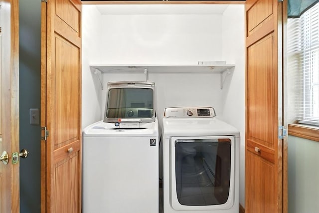 315 Woodland Way, Russell, MA 01071 - laundry room with washing machine and dryer