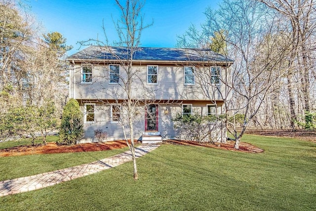 colonial inspired home featuring a front yard