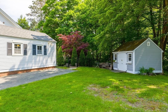 60 Brookfield Rd, Sturbridge, MA 01518 - view of yard with a shed