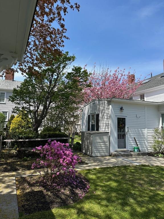 exterior space with a lawn