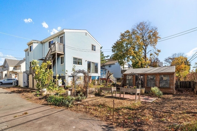 exterior space featuring a balcony