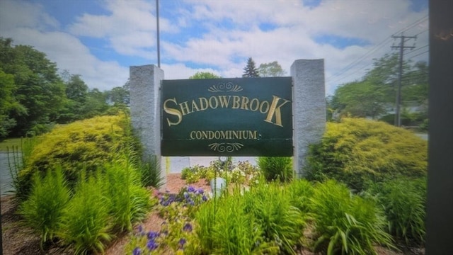 view of community / neighborhood sign