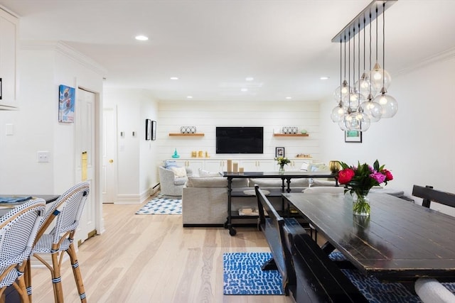 dining space featuring light wood finished floors, crown molding, recessed lighting, and baseboards