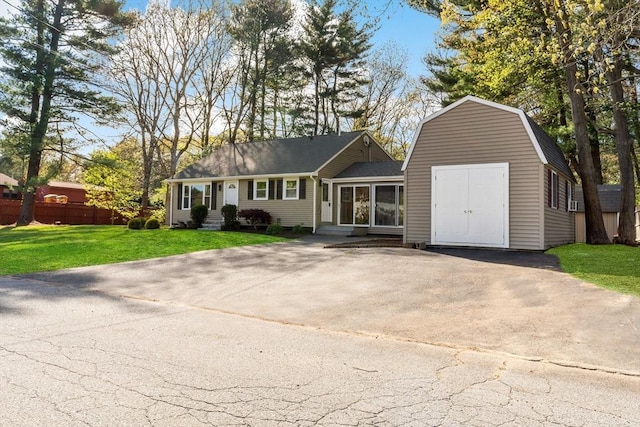 single story home featuring an outdoor structure, a storage shed, a gambrel roof, entry steps, and a front lawn