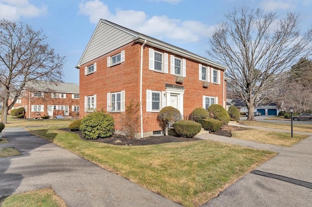 view of front of property featuring a front yard