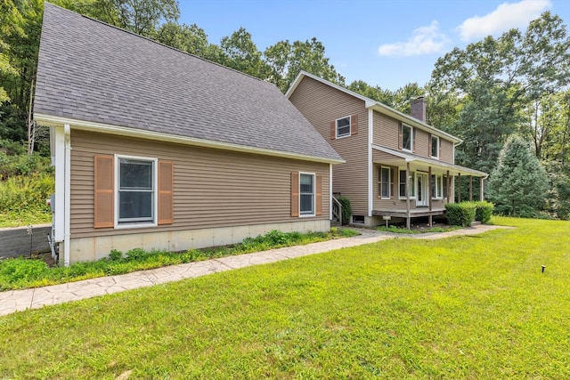 view of front of property with a front yard