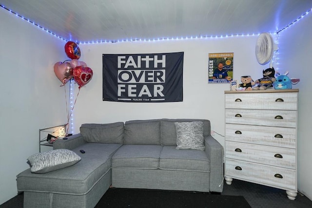 25 Sutherland St, Lowell, MA 01850 - view of living room