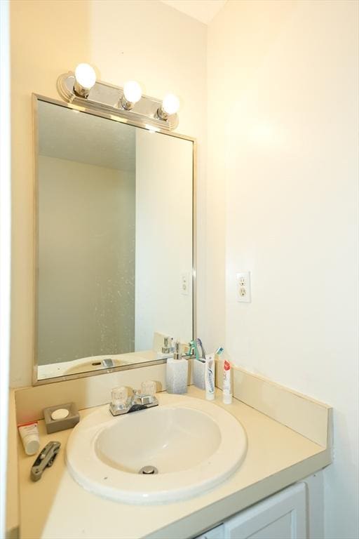 25 Sutherland St, Lowell, MA 01850 - bathroom featuring vanity
