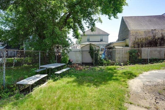 25 Sutherland St, Lowell, MA 01850 - view of yard